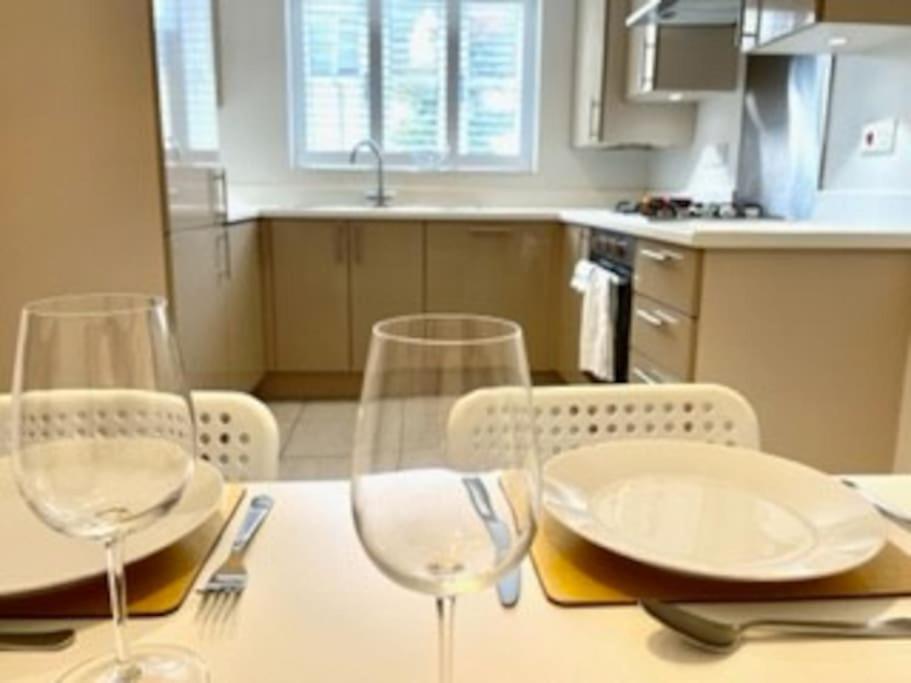 Modern Town House In Cotswolds - 3 Double Bedrooms Witney Esterno foto