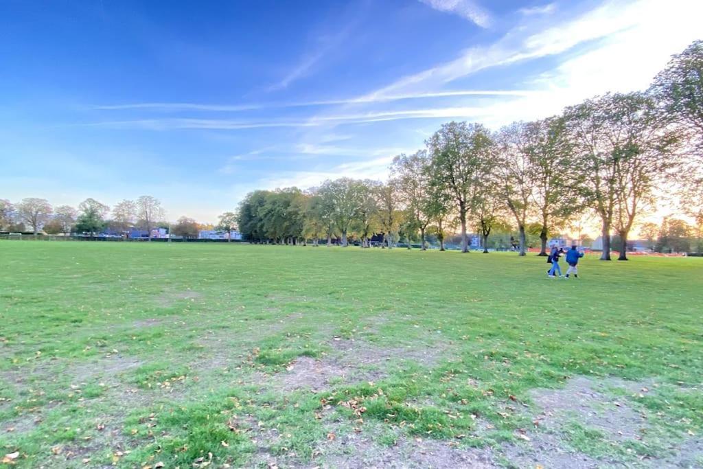 Modern Town House In Cotswolds - 3 Double Bedrooms Witney Esterno foto