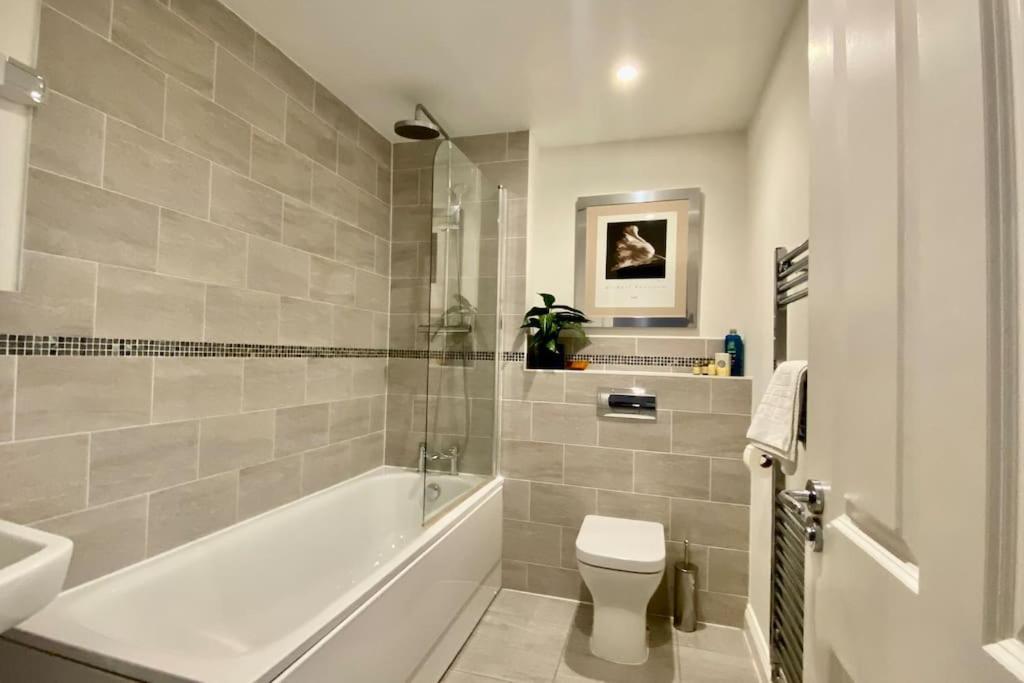 Modern Town House In Cotswolds - 3 Double Bedrooms Witney Esterno foto