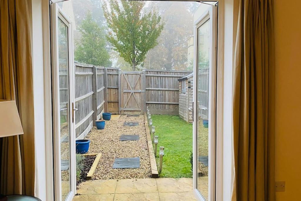 Modern Town House In Cotswolds - 3 Double Bedrooms Witney Esterno foto