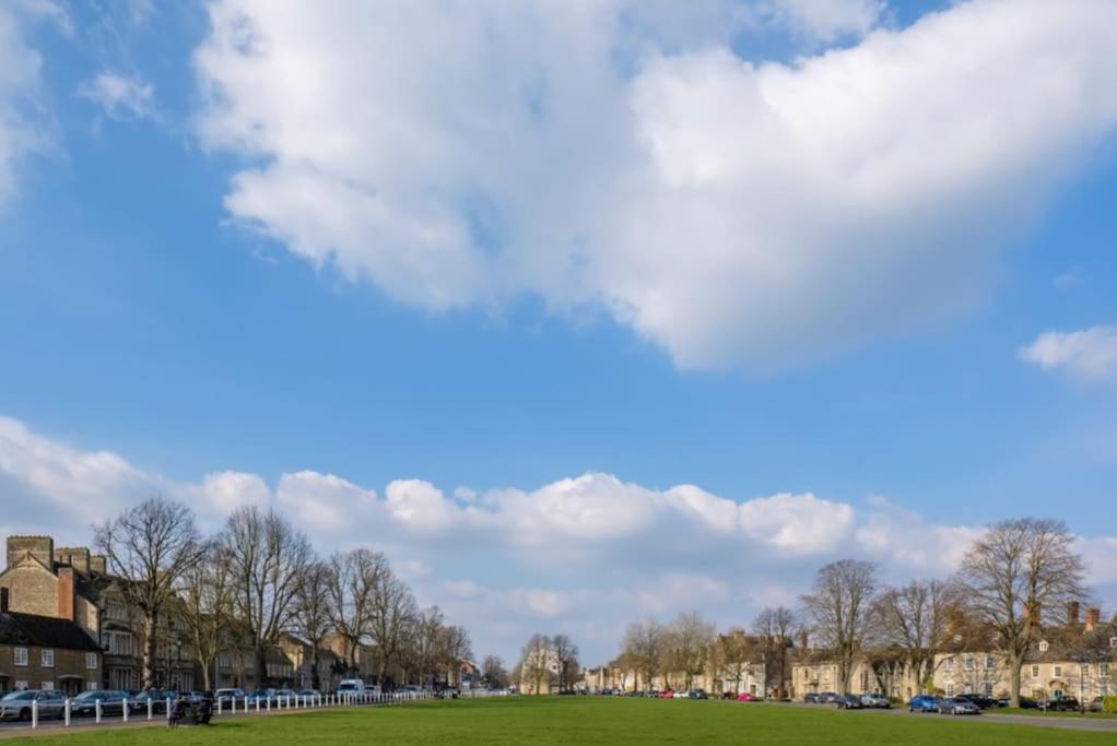 Modern Town House In Cotswolds - 3 Double Bedrooms Witney Esterno foto