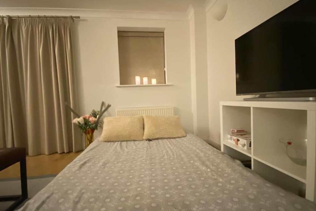 Modern Town House In Cotswolds - 3 Double Bedrooms Witney Esterno foto