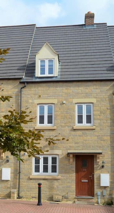 Modern Town House In Cotswolds - 3 Double Bedrooms Witney Esterno foto