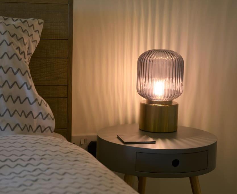 Modern Town House In Cotswolds - 3 Double Bedrooms Witney Esterno foto