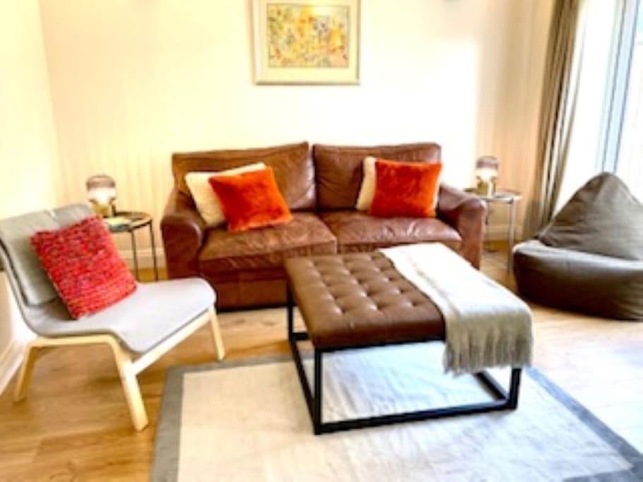 Modern Town House In Cotswolds - 3 Double Bedrooms Witney Esterno foto