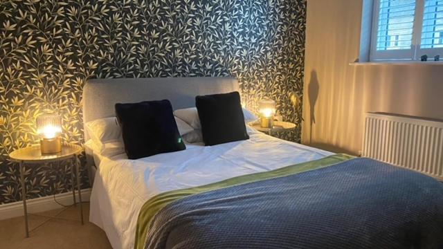 Modern Town House In Cotswolds - 3 Double Bedrooms Witney Esterno foto