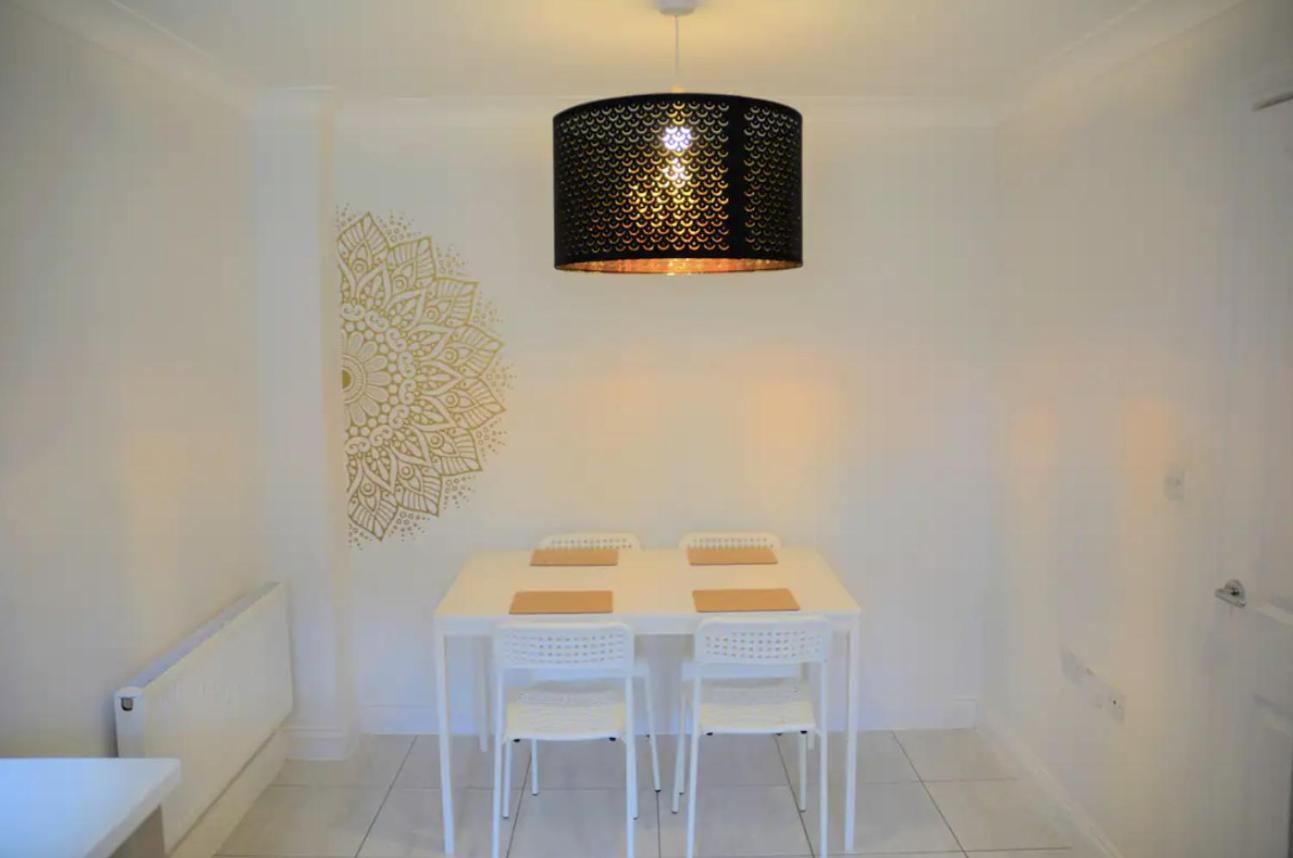 Modern Town House In Cotswolds - 3 Double Bedrooms Witney Esterno foto