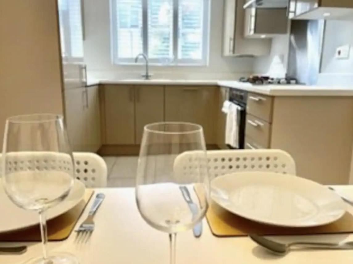 Modern Town House In Cotswolds - 3 Double Bedrooms Witney Esterno foto