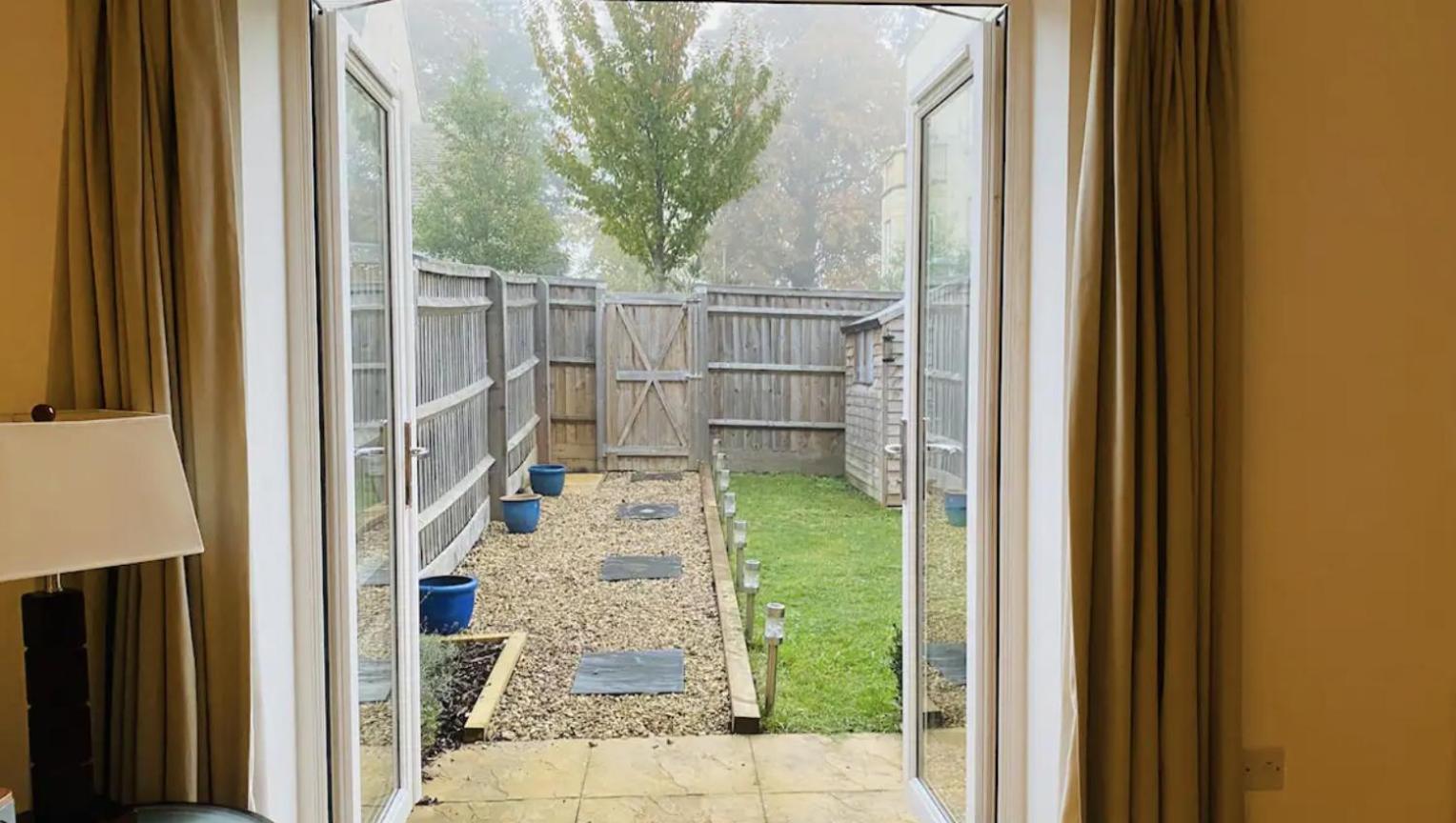 Modern Town House In Cotswolds - 3 Double Bedrooms Witney Esterno foto