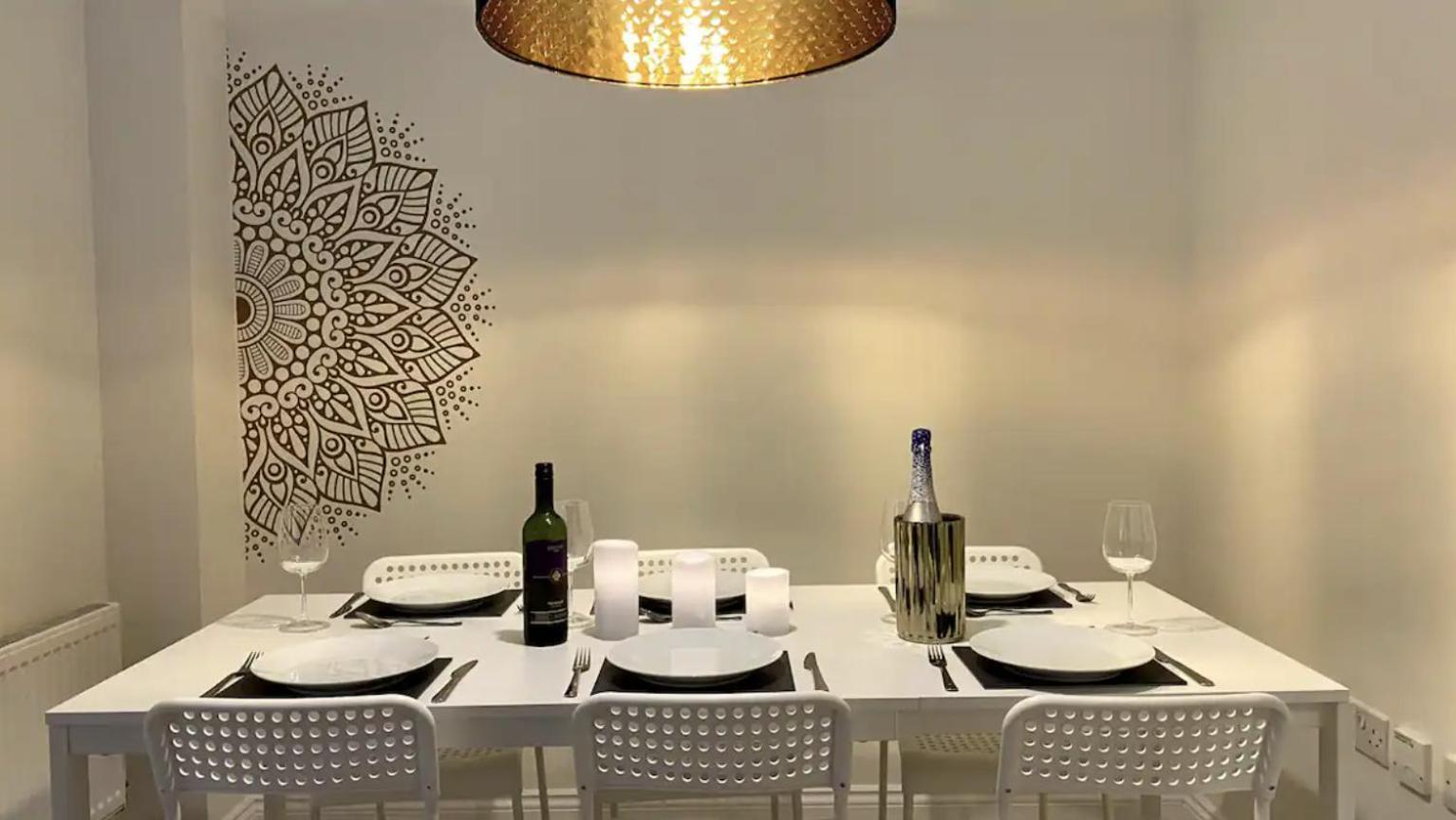 Modern Town House In Cotswolds - 3 Double Bedrooms Witney Esterno foto